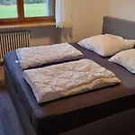 里梅尔公寓 *